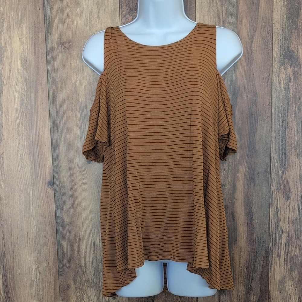 Maurices Caramel/Black Cold Shoulder Flowy Blouse M D364x